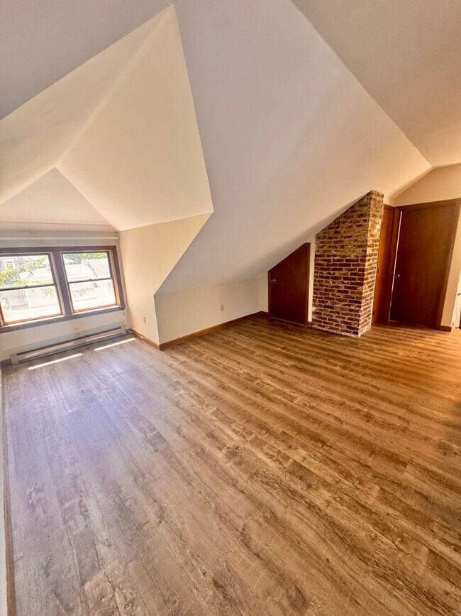 Building Photo - 310-312 Miller Ave
