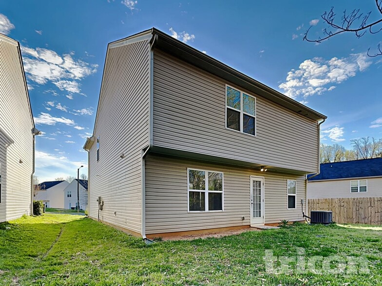 Building Photo - 4748 Brewer Dr