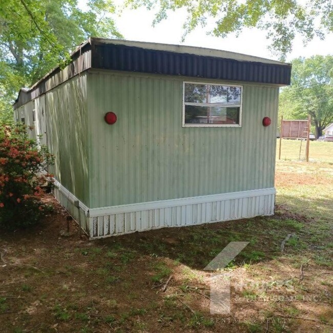 Building Photo - 110 Community Rd