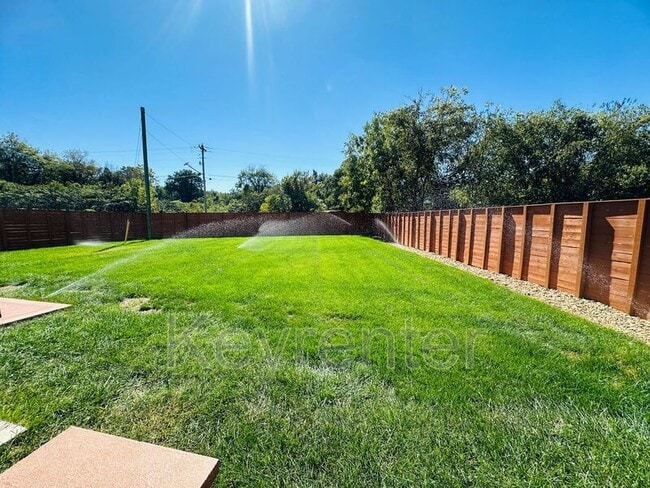 Building Photo - 104 Jesse Baker Ln