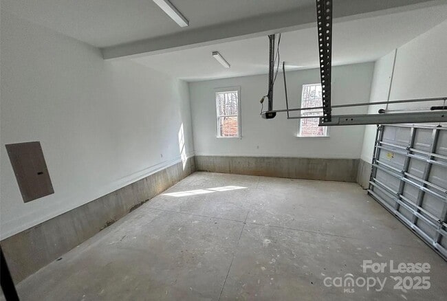 Building Photo - 302 Lester Davis Rd