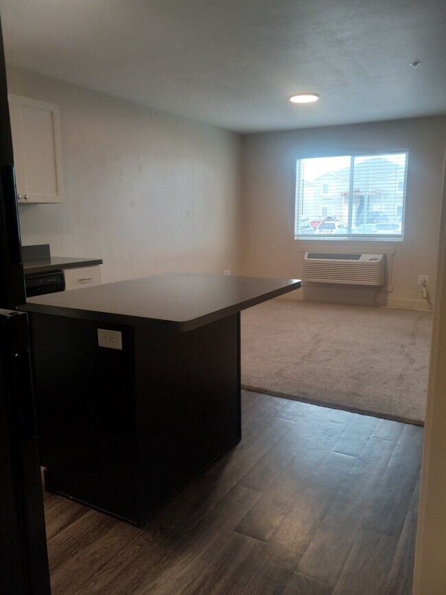 Building Photo - 310 Ella Ln