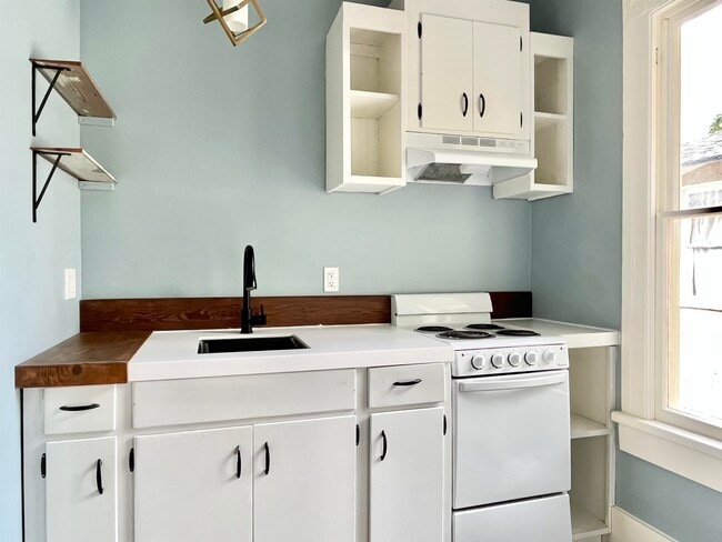 Building Photo - 8 Rohde Ave