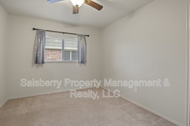 Building Photo - 536 Del Mar Dr