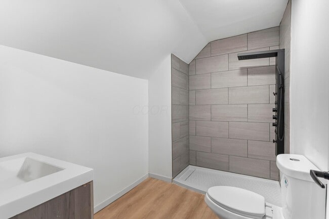 Building Photo - 89 Maple St