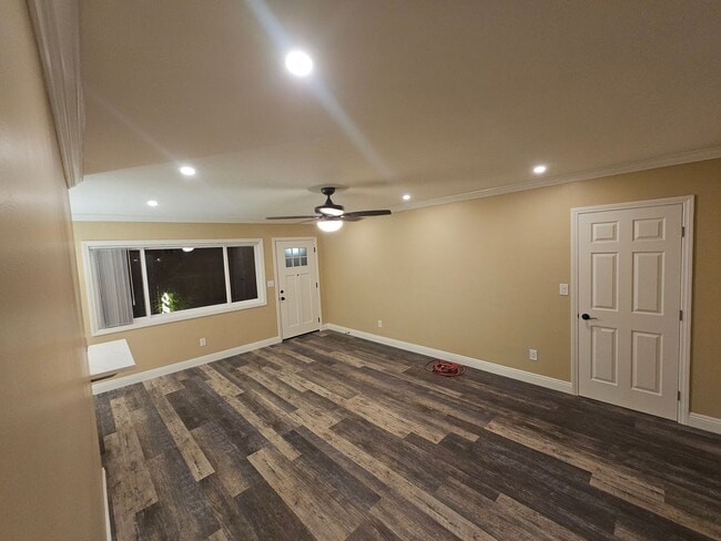 Building Photo - Encinitas Renovated Two Bedroom Apartment