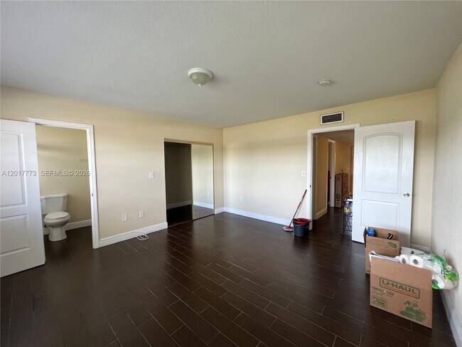 Building Photo - 7106 NW 169th St