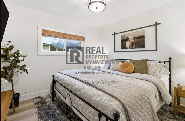 Building Photo - 809 3rd Ave W