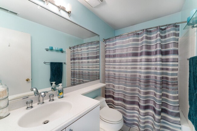 Building Photo - 741 Acorn Ct