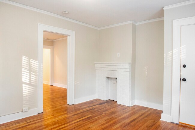 Building Photo - Renovated 1 bedroom apartment