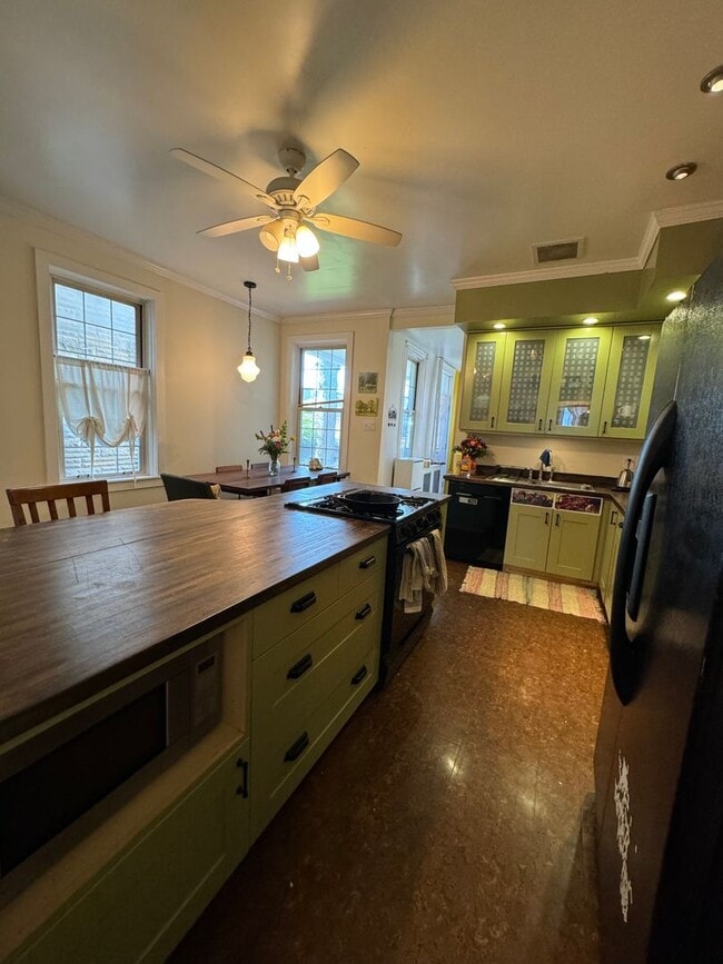 Building Photo - Coming soon! Stylish 3 Bedroom 1.5 Bathroo...