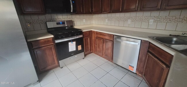 Building Photo - 661 Paseo Sereno Dr