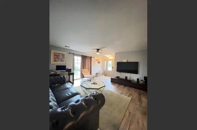 Building Photo - 1140 W 86th Pl