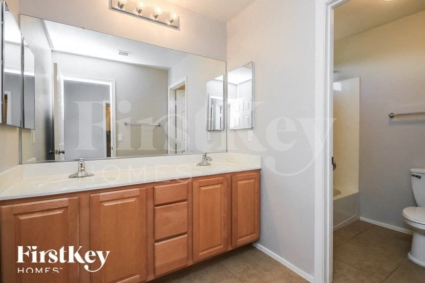 Building Photo - 39226 N Luke Cir