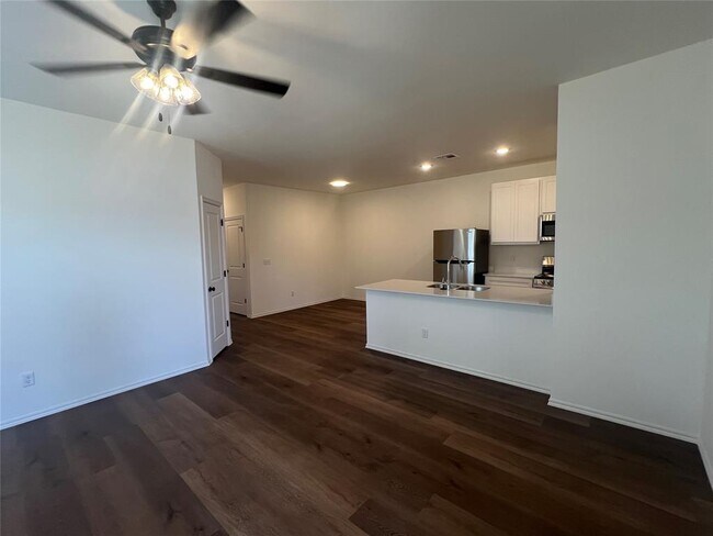 Building Photo - 300 Aaran Way