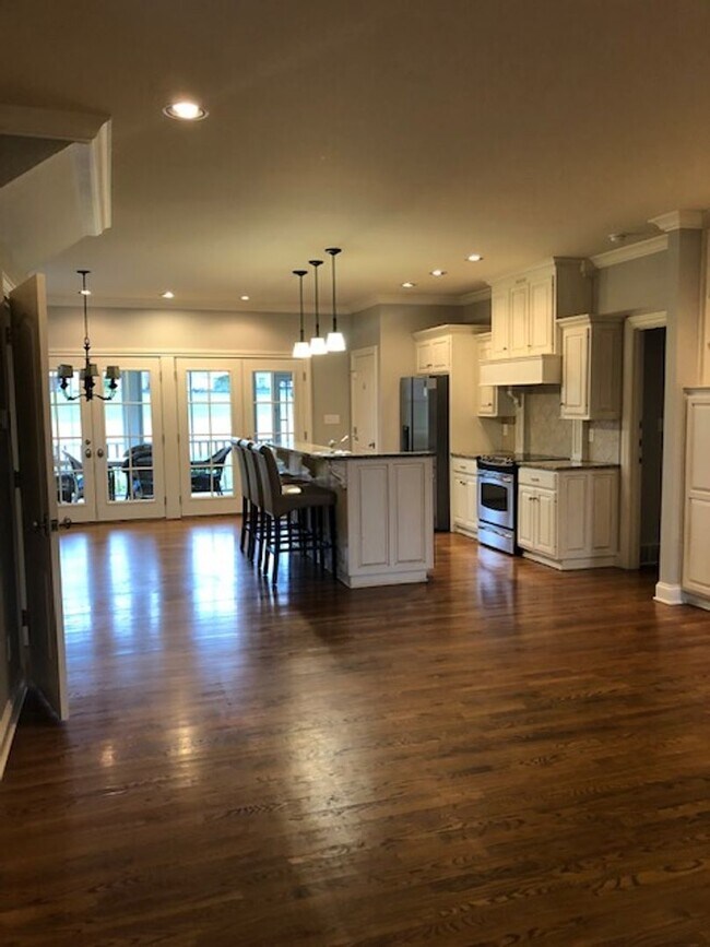 Building Photo - Beautiful cottage in Olde Stone for lease