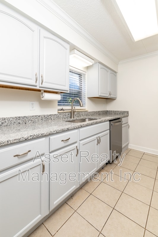 Building Photo - 407 Canberra Dr