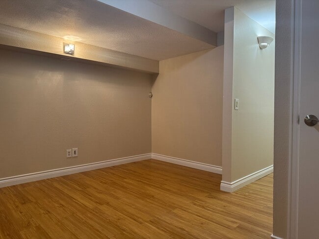 Building Photo - Beautiful Victoria Village Townhomes!