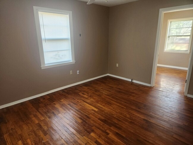 Building Photo - 403 Thomas St