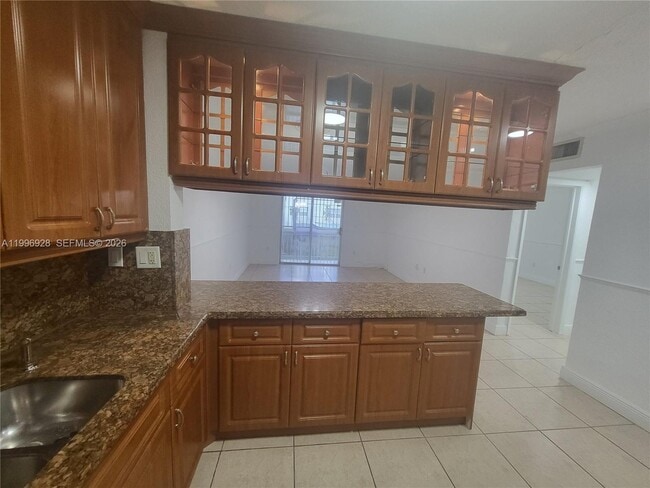 Building Photo - 1275 W 35th St