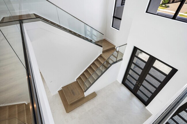 Building Photo - 9516 Riverside Pk Dr