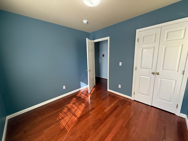 Building Photo - 504 9th St SW