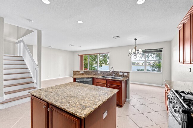 Building Photo - 266 Berenger Walk