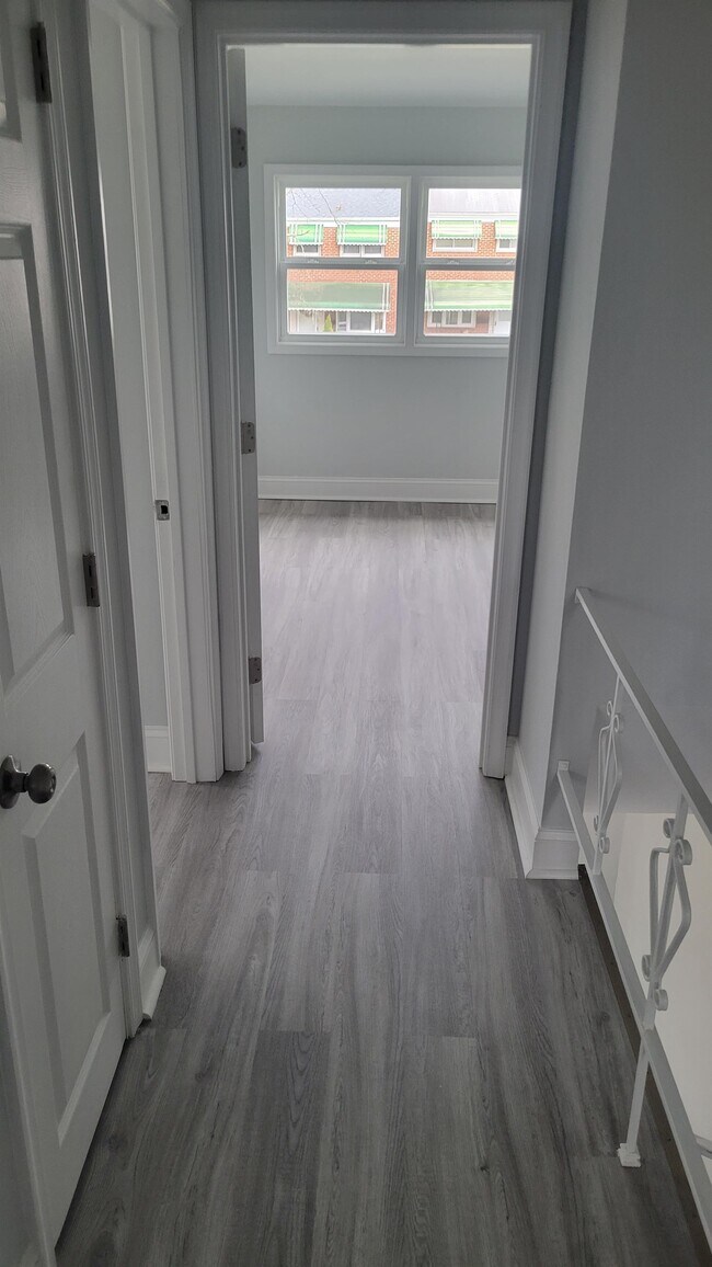 Building Photo - 8637 Hoerner Ave