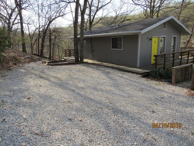 Building Photo - 2 bedroom lakefront house in Lake Ozark