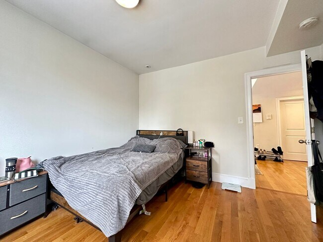 Building Photo - 842 Huntington Ave