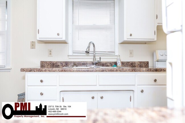 Building Photo - 2 Bedroom, 1 Bathroom House for Rent; Avai...