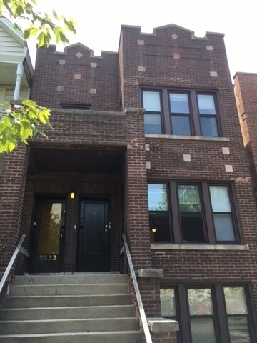 Building Photo - 3632 N Hermitage Ave
