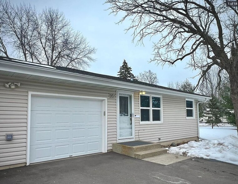 Building Photo - 931 38th Ln