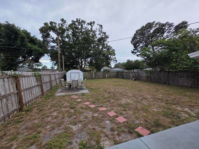 Building Photo - 3234 35th Ave N