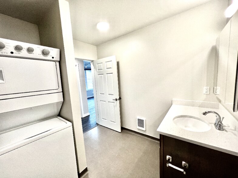 Building Photo - 1925 S I St