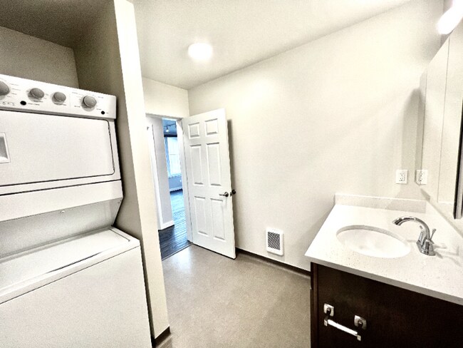 Building Photo - 1925 S I St