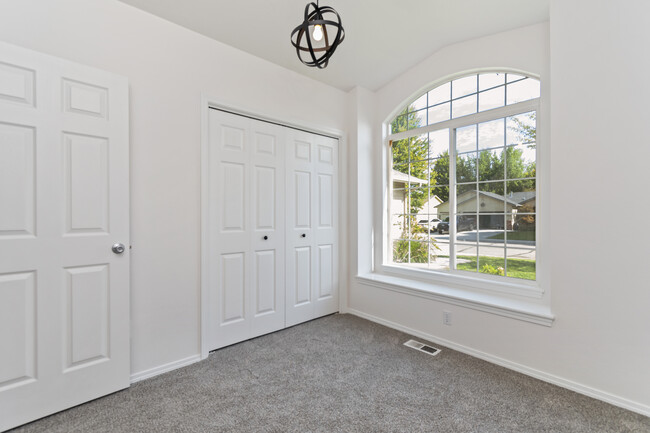 Building Photo - 4467 S Falconrest Way