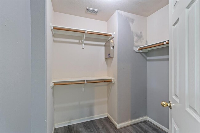 Building Photo - 14072 Broken Arrow Dr