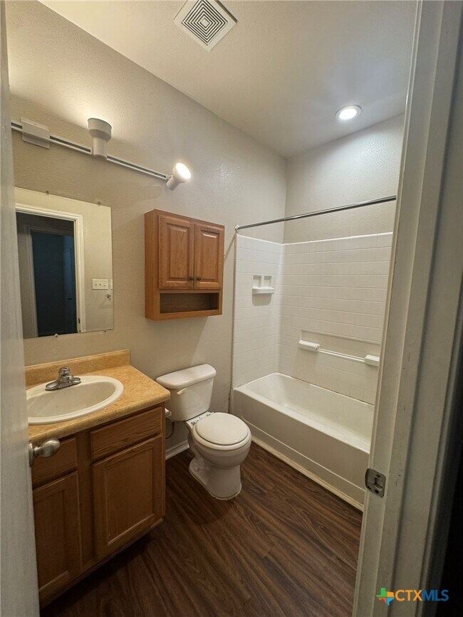 Building Photo - 248 Rosalie Dr