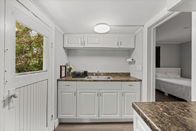 Building Photo - 515 46th St