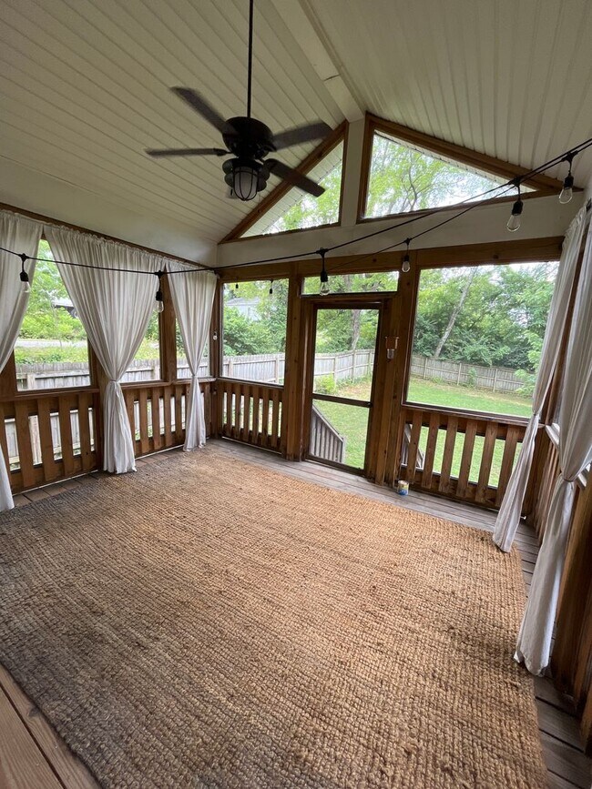 Building Photo - 3 Bedroom/ 2.5 Bath Home in Woodbine with Beautiful Screened in Porch and Fenced Yard.