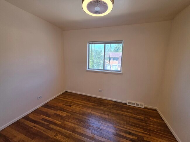 Building Photo - 5044 Brighton Ln