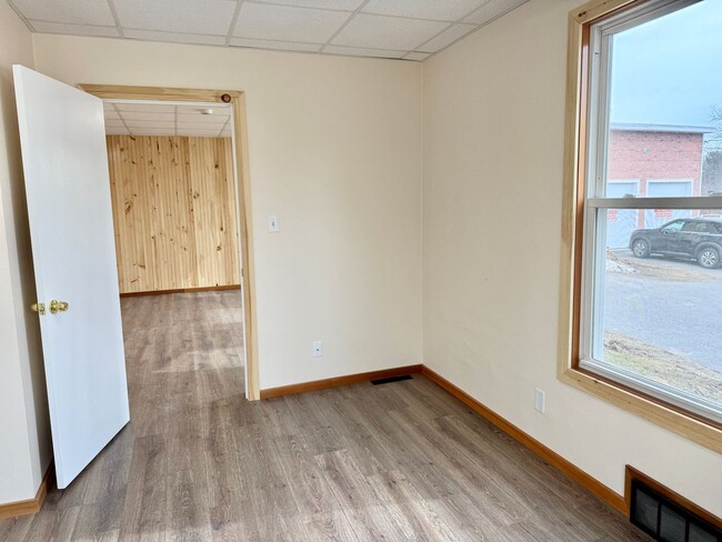 Building Photo - Well maintained inside and out