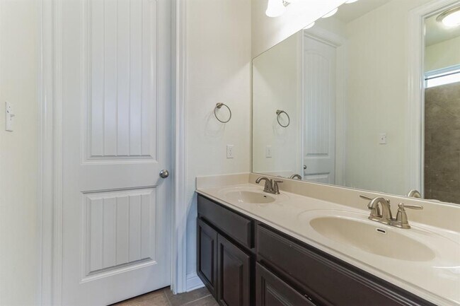Building Photo - 5900 Lipan Apache Bend