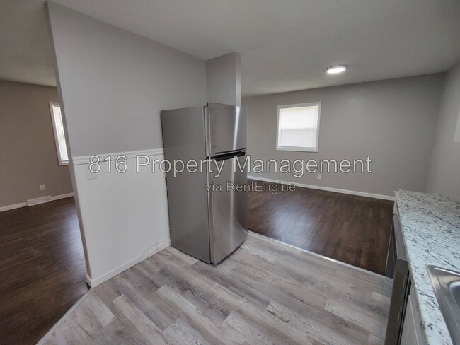 Building Photo - 7941 NE San Rafael Dr