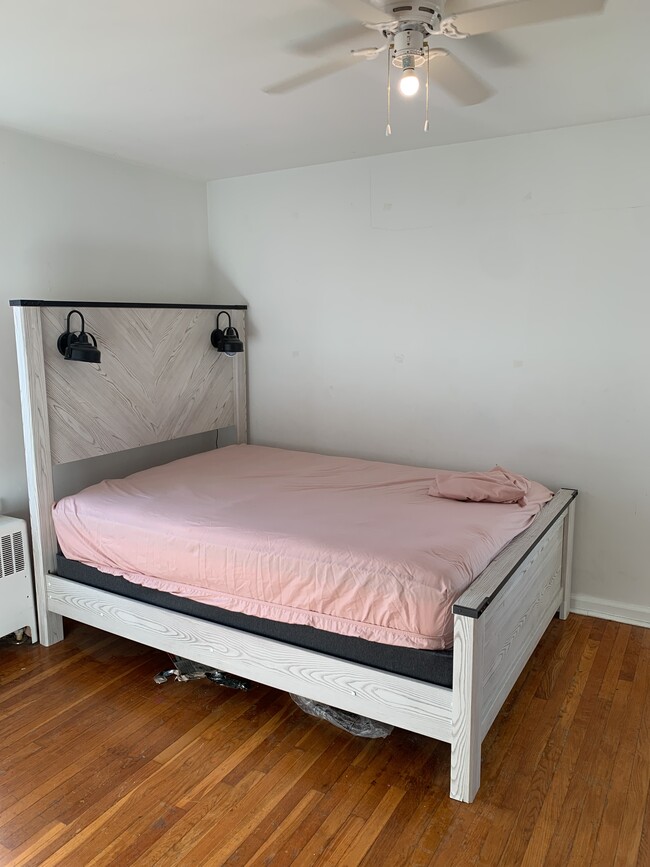 Building Photo - 3069 Glenmore Ave