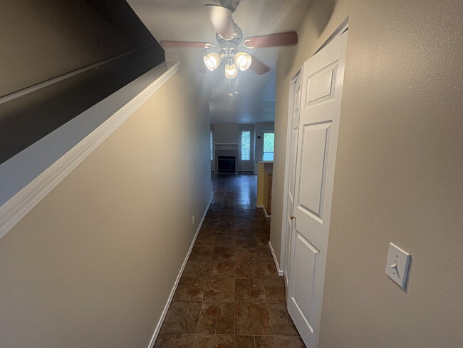 Building Photo - Bright, Spacious Townhome with Stylish Upgrades in Pinehurst/Roosevelt
