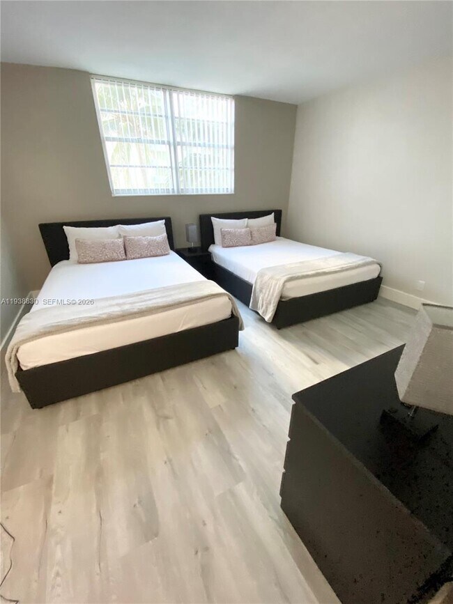 Building Photo - 4001 S Ocean Dr