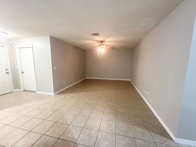 Building Photo - Charming 2-Bedroom Townhome with Bonus Roo...