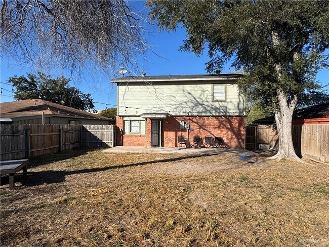 Building Photo - 14 Jay Ave